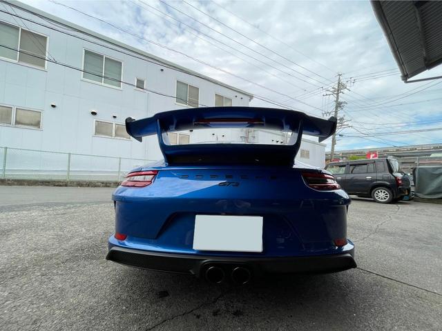 ９１１ ９１１ＧＴ３　左ハンドル　　オートクルーズコントロール　　オートライト　　　　ＣＤ　エアコン　６ＭＴ　フロントリフト付　ＰＣＣＢ　カーボン内装　カーボンバケットシート　スポーツクロノ（78枚目）