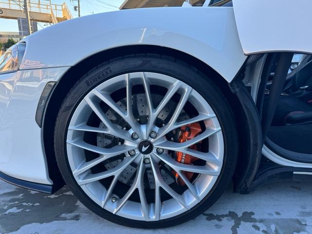 ＧＴ ベースグレード　ＧＴ　エレクトロニックガラスルーフ　オレンジキャリパー　カーボンブレーキ　フロントリフティング　スポーツエキゾースト　Ｂｏｗｅｒｓ＆Ｗｉｌｋｉｎｓサウンド　２１インチホイール（12枚目）