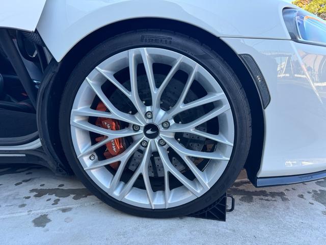 ＧＴ ベースグレード　ＧＴ　エレクトロニックガラスルーフ　オレンジキャリパー　カーボンブレーキ　フロントリフティング　スポーツエキゾースト　Ｂｏｗｅｒｓ＆Ｗｉｌｋｉｎｓサウンド　２１インチホイール（13枚目）