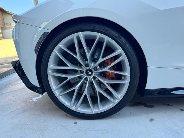 ＧＴ ベースグレード　ＧＴ　エレクトロニックガラスルーフ　オレンジキャリパー　カーボンブレーキ　フロントリフティング　スポーツエキゾースト　Ｂｏｗｅｒｓ＆Ｗｉｌｋｉｎｓサウンド　２１インチホイール（14枚目）