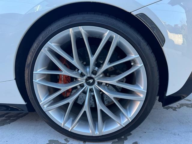 ＧＴ ベースグレード　ＧＴ　エレクトロニックガラスルーフ　オレンジキャリパー　カーボンブレーキ　フロントリフティング　スポーツエキゾースト　Ｂｏｗｅｒｓ＆Ｗｉｌｋｉｎｓサウンド　２１インチホイール（15枚目）