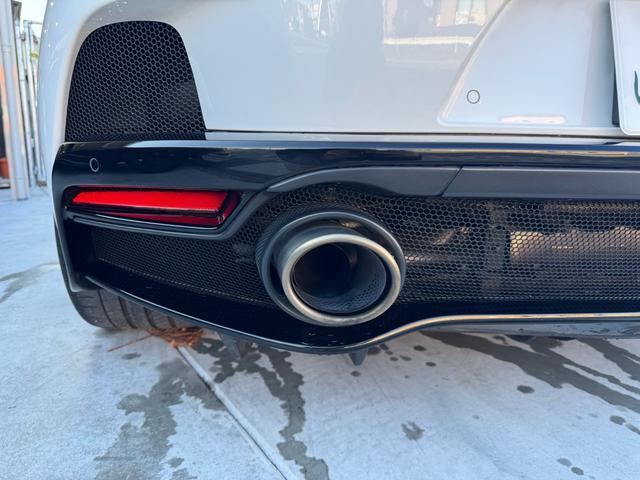 ＧＴ ベースグレード　ＧＴ　エレクトロニックガラスルーフ　オレンジキャリパー　カーボンブレーキ　フロントリフティング　スポーツエキゾースト　Ｂｏｗｅｒｓ＆Ｗｉｌｋｉｎｓサウンド　２１インチホイール（23枚目）