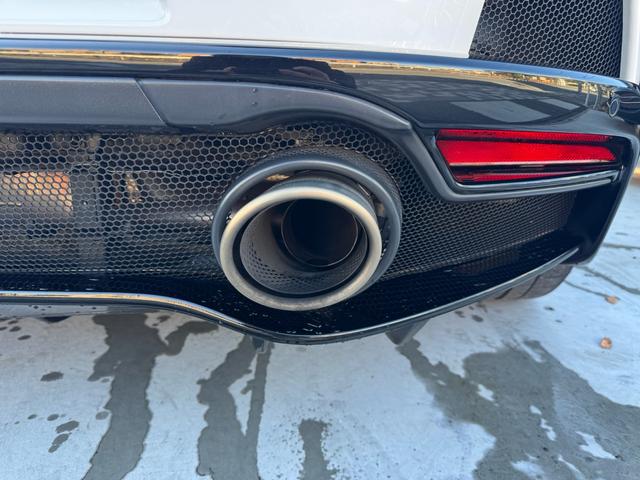 ＧＴ ベースグレード　ＧＴ　エレクトロニックガラスルーフ　オレンジキャリパー　カーボンブレーキ　フロントリフティング　スポーツエキゾースト　Ｂｏｗｅｒｓ＆Ｗｉｌｋｉｎｓサウンド　２１インチホイール（24枚目）