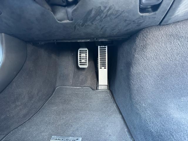 ＧＴ ベースグレード　ＧＴ　エレクトロニックガラスルーフ　オレンジキャリパー　カーボンブレーキ　フロントリフティング　スポーツエキゾースト　Ｂｏｗｅｒｓ＆Ｗｉｌｋｉｎｓサウンド　２１インチホイール（31枚目）