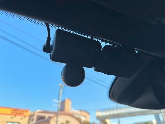 ＧＴ ベースグレード　ＧＴ　エレクトロニックガラスルーフ　オレンジキャリパー　カーボンブレーキ　フロントリフティング　スポーツエキゾースト　Ｂｏｗｅｒｓ＆Ｗｉｌｋｉｎｓサウンド　２１インチホイール（32枚目）