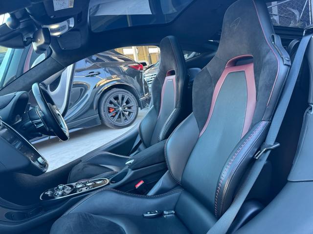 ＧＴ ベースグレード　ＧＴ　エレクトロニックガラスルーフ　オレンジキャリパー　カーボンブレーキ　フロントリフティング　スポーツエキゾースト　Ｂｏｗｅｒｓ＆Ｗｉｌｋｉｎｓサウンド　２１インチホイール（45枚目）