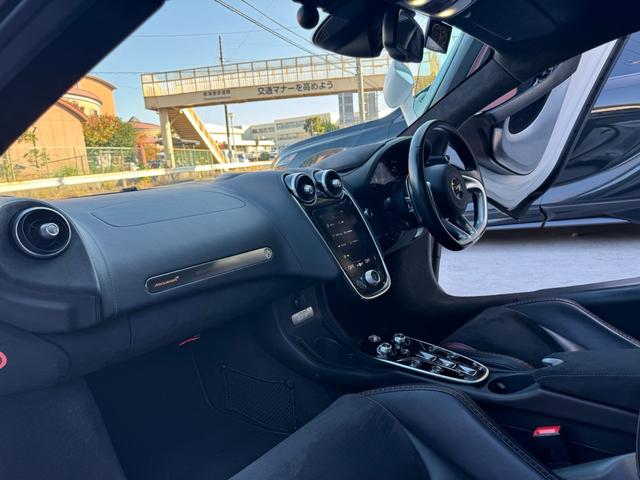 ＧＴ ベースグレード　ＧＴ　エレクトロニックガラスルーフ　オレンジキャリパー　カーボンブレーキ　フロントリフティング　スポーツエキゾースト　Ｂｏｗｅｒｓ＆Ｗｉｌｋｉｎｓサウンド　２１インチホイール（46枚目）