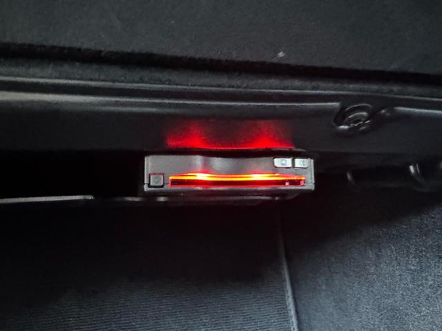 ＧＴ ベースグレード　ＧＴ　エレクトロニックガラスルーフ　オレンジキャリパー　カーボンブレーキ　フロントリフティング　スポーツエキゾースト　Ｂｏｗｅｒｓ＆Ｗｉｌｋｉｎｓサウンド　２１インチホイール（49枚目）