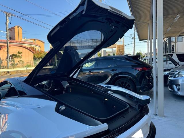 ＧＴ ベースグレード　ＧＴ　エレクトロニックガラスルーフ　オレンジキャリパー　カーボンブレーキ　フロントリフティング　スポーツエキゾースト　Ｂｏｗｅｒｓ＆Ｗｉｌｋｉｎｓサウンド　２１インチホイール（53枚目）