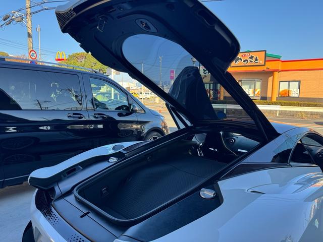 ＧＴ ベースグレード　ＧＴ　エレクトロニックガラスルーフ　オレンジキャリパー　カーボンブレーキ　フロントリフティング　スポーツエキゾースト　Ｂｏｗｅｒｓ＆Ｗｉｌｋｉｎｓサウンド　２１インチホイール（54枚目）