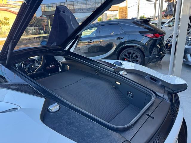 ＧＴ ベースグレード　ＧＴ　エレクトロニックガラスルーフ　オレンジキャリパー　カーボンブレーキ　フロントリフティング　スポーツエキゾースト　Ｂｏｗｅｒｓ＆Ｗｉｌｋｉｎｓサウンド　２１インチホイール（55枚目）