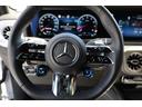 AMGパフォーマンスステアリング(ナッパレザー)フラットボトム形状とダブルスポークデザインを採用。AMGドライブコントロールスイッチは直感的に操作できるので、ドライビングに集中できます。