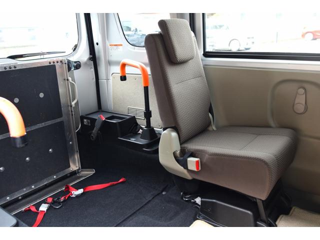 ＮＶ１００クリッパーバン 　車いす仕様車　福祉車輌　電動ウインチ　リモコン付き　ナビ　テレビ　Ｂｌｕｅｔｏｏｔｈ　ワンオーナー　禁煙車　アルミリアスロープ　ハイルーフ　リアヒーター　記録簿（33枚目）