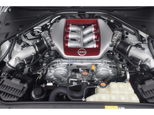 ＧＴ－Ｒ プレミアムエディション　登録済未使用車　ブルーヘブンインテリア　ＭＹ２５　ブレンボ製キャリパー　ブルーヘブンセミアニリン革シート　ブルーヘブンナッパ革インパネ　ナビ　テレビ　Ｂｌｕｅｔｏｏｔｈ　バックビューモニター　ＥＴＣ（15枚目）