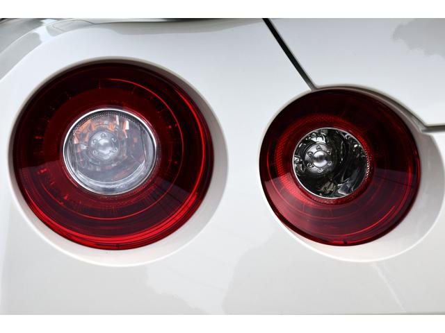 ＧＴ－Ｒ プレミアムエディション　登録済未使用車　ブルーヘブンインテリア　ＭＹ２５　ブレンボ製キャリパー　ブルーヘブンセミアニリン革シート　ブルーヘブンナッパ革インパネ　ナビ　テレビ　Ｂｌｕｅｔｏｏｔｈ　バックビューモニター　ＥＴＣ（26枚目）