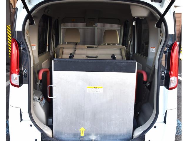スペーシア 　車いす仕様車　福祉車輌　電動ウインチ　禁煙車　レーダーブレーキサポート　ナビ　テレビ　Ｂｌｕｅｔｏｏｔｈ　誤発進抑制　リアスロープ　４名乗り　車いす使用時は１名＋２名乗車　リモコン付き　オートエアコン（8枚目）