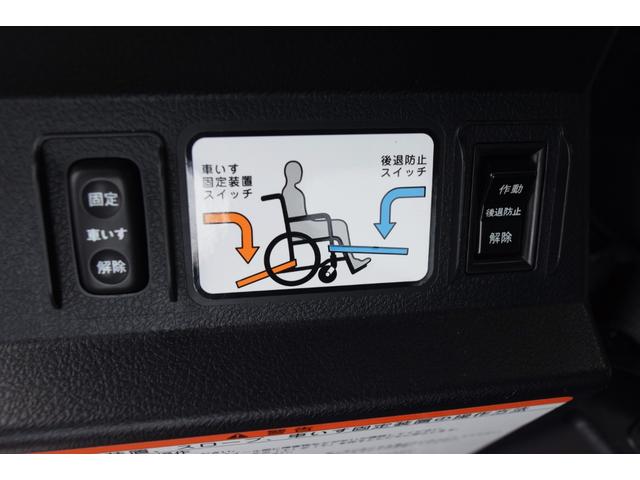 シエンタ 　車イス仕様車　助手席回転シート　スロープ　タイプ３　５名乗り　車いす使用時は１名＋３名乗車の計４人乗り　リアエアサスペンション　ナビ　ＴＶ　バックカメラ　衝突回避ブレーキ　パワースライドドア（37枚目）