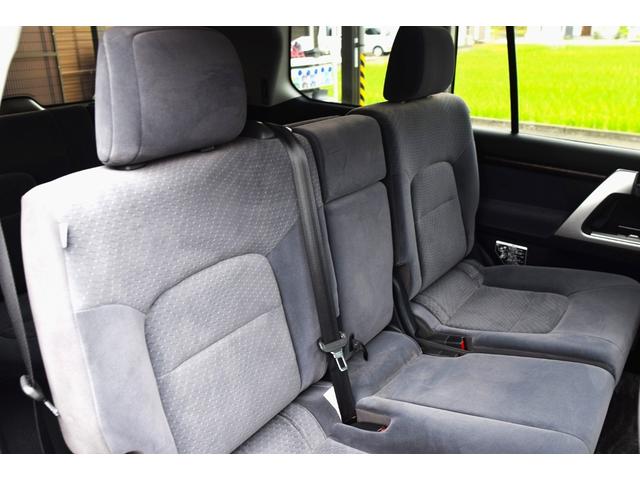 ランドクルーザー ＡＸ　ワンオーナー　サンルーフ　ルーフレール　ナビ　テレビ　Ｂｌｕｅｔｏｏｔｈ　バックカメラ　８人乗り　３列シート　禁煙車　ステアリングリモコン　ＨＩＤランプ　　木目調パネル　前後・左右独立オートエアコン（12枚目）