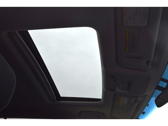ランドクルーザー ＡＸ　ワンオーナー　サンルーフ　ルーフレール　ナビ　テレビ　Ｂｌｕｅｔｏｏｔｈ　バックカメラ　８人乗り　３列シート　禁煙車　ステアリングリモコン　ＨＩＤランプ　　木目調パネル　前後・左右独立オートエアコン（17枚目）