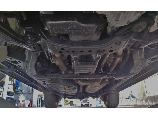 ランドクルーザー ＡＸ　ワンオーナー　サンルーフ　ルーフレール　ナビ　テレビ　Ｂｌｕｅｔｏｏｔｈ　バックカメラ　８人乗り　３列シート　禁煙車　ステアリングリモコン　ＨＩＤランプ　　木目調パネル　前後・左右独立オートエアコン（24枚目）