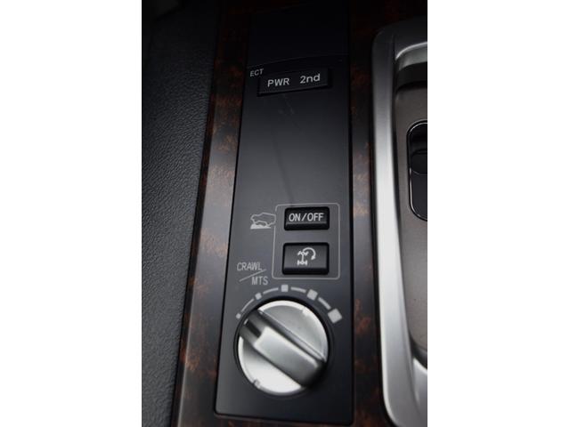 ランドクルーザー ＡＸ　ワンオーナー　サンルーフ　ルーフレール　ナビ　テレビ　Ｂｌｕｅｔｏｏｔｈ　バックカメラ　８人乗り　３列シート　禁煙車　ステアリングリモコン　ＨＩＤランプ　　木目調パネル　前後・左右独立オートエアコン（31枚目）
