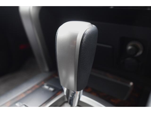 ランドクルーザー ＡＸ　ワンオーナー　サンルーフ　ルーフレール　ナビ　テレビ　Ｂｌｕｅｔｏｏｔｈ　バックカメラ　８人乗り　３列シート　禁煙車　ステアリングリモコン　ＨＩＤランプ　　木目調パネル　前後・左右独立オートエアコン（36枚目）