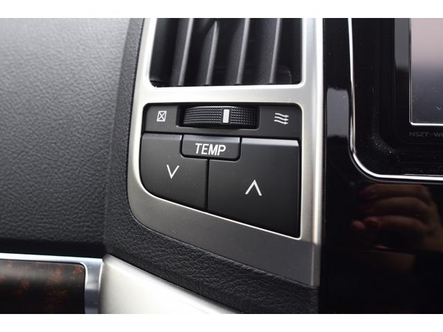 ランドクルーザー ＡＸ　ワンオーナー　サンルーフ　ルーフレール　ナビ　テレビ　Ｂｌｕｅｔｏｏｔｈ　バックカメラ　８人乗り　３列シート　禁煙車　ステアリングリモコン　ＨＩＤランプ　　木目調パネル　前後・左右独立オートエアコン（42枚目）