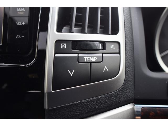 ランドクルーザー ＡＸ　ワンオーナー　サンルーフ　ルーフレール　ナビ　テレビ　Ｂｌｕｅｔｏｏｔｈ　バックカメラ　８人乗り　３列シート　禁煙車　ステアリングリモコン　ＨＩＤランプ　　木目調パネル　前後・左右独立オートエアコン（43枚目）