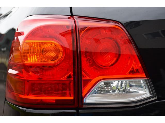 ランドクルーザー ＡＸ　ワンオーナー　サンルーフ　ルーフレール　ナビ　テレビ　Ｂｌｕｅｔｏｏｔｈ　バックカメラ　８人乗り　３列シート　禁煙車　ステアリングリモコン　ＨＩＤランプ　　木目調パネル　前後・左右独立オートエアコン（48枚目）