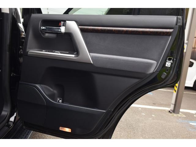 ランドクルーザー ＡＸ　ワンオーナー　サンルーフ　ルーフレール　ナビ　テレビ　Ｂｌｕｅｔｏｏｔｈ　バックカメラ　８人乗り　３列シート　禁煙車　ステアリングリモコン　ＨＩＤランプ　　木目調パネル　前後・左右独立オートエアコン（57枚目）