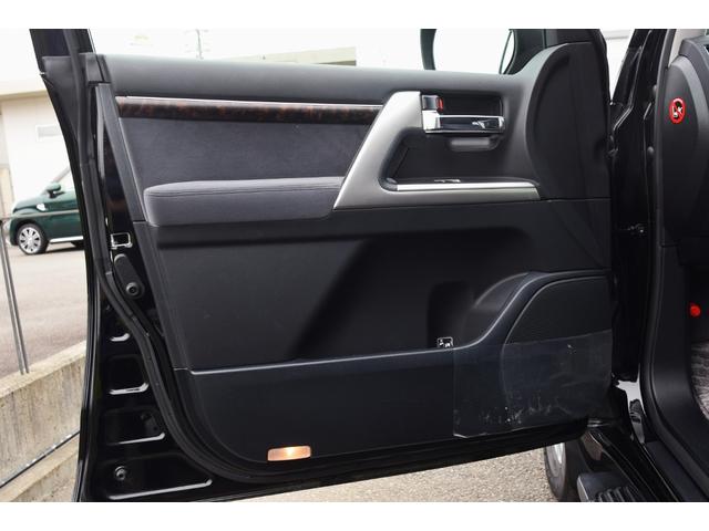 ランドクルーザー ＡＸ　ワンオーナー　サンルーフ　ルーフレール　ナビ　テレビ　Ｂｌｕｅｔｏｏｔｈ　バックカメラ　８人乗り　３列シート　禁煙車　ステアリングリモコン　ＨＩＤランプ　　木目調パネル　前後・左右独立オートエアコン（58枚目）