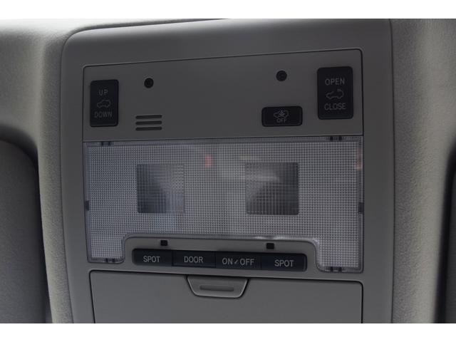 ランドクルーザー ＡＸ　ワンオーナー　サンルーフ　ルーフレール　ナビ　テレビ　Ｂｌｕｅｔｏｏｔｈ　バックカメラ　８人乗り　３列シート　禁煙車　ステアリングリモコン　ＨＩＤランプ　　木目調パネル　前後・左右独立オートエアコン（61枚目）