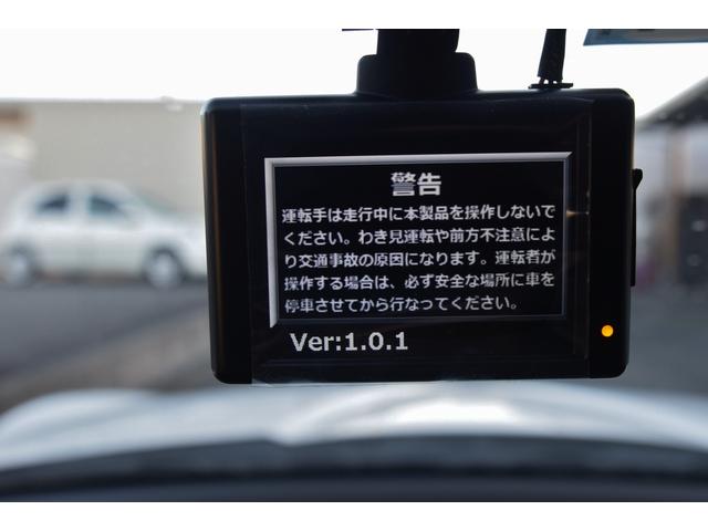 �h���C�u���R�[�_�[������@�f���Ɖ������L�^���Ă����h���C�u���R�[�_�[�́A���̂̍ۂɊm���ȏ؋��\�͂𔭊����Ă���܂��B