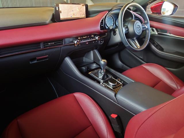 MAZDA3ファストバック 20Sプロアクティブ ツーリングセレクション 10.25インチモニタ バーガンディレザーパッケージ BOSEサウンド ステアリングヒーター 禁煙車 ハイブリッド 360度モニター ワイヤレススマートフォン充電Qi ブレーキサポート シートヒーター(2枚目)