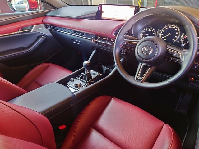 MAZDA3ファストバック 20Sプロアクティブ ツーリングセレクション 10.25インチモニタ バーガンディレザーパッケージ BOSEサウンド ステアリングヒーター 禁煙車 ハイブリッド 360度モニター ワイヤレススマートフォン充電Qi ブレーキサポート シートヒーター(4枚目)