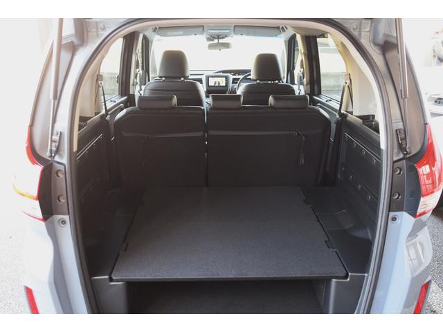 トランクスペースはリヤシートを格納することにより荷室スペースが変更いたします。実施に自転車・荷物などをご持参頂き確認も出来ますのでご来店お待ちしております。