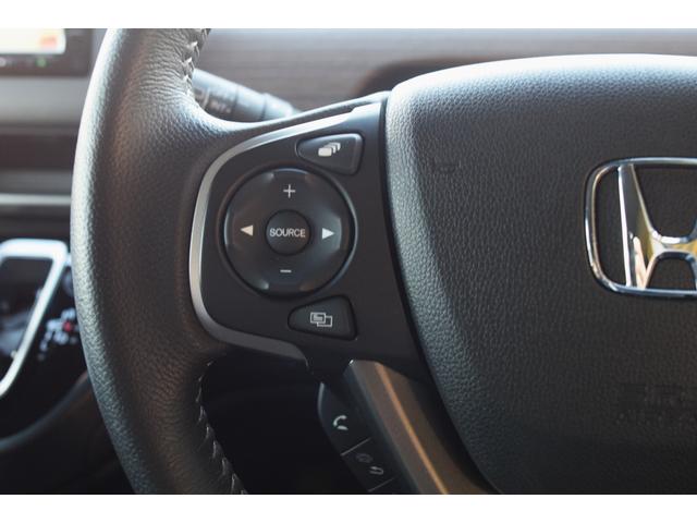 ステアリングスイッチ装備　ハンドルから手を放さずにオーディオの操作が可能となります