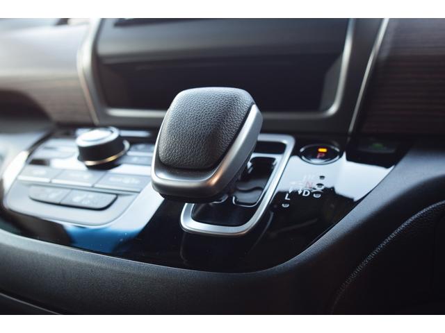 屋根付き展示場もありますので、雨でもご安心してお車をご覧頂けます