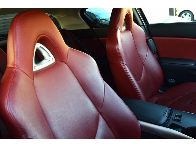 革巻きステアリング　シフトスイッチ　オートエアコン　イモビライザー　２２５／４５Ｒ１８タイヤ