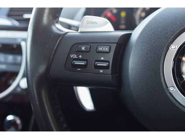 ステアリングスイッチ装備　ハンドルから手を放さずにオーディオの操作が可能となります