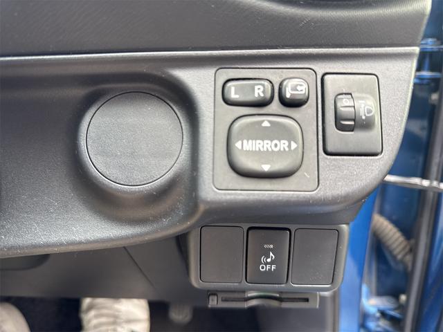 アクア Ｓ　ＥＴＣ　バックカメラ　ナビ　キーレスエントリー　アイドリングストップ　電動格納ミラー　ＣＶＴ　衝突安全ボディ　ＡＢＳ　ＥＳＣ　エアコン　パワーステアリング　パワーウィンドウ（6枚目）