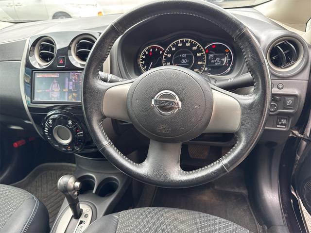 ノート メダリスト 全周囲カメラ TV スマートキー アイドリングストップ 電動格納ミラー CVT 盗難防止システム 衝突安全ボディ ABS CD ミュージックプレイヤー接続可 エアコン パワーステアリング(3枚目)