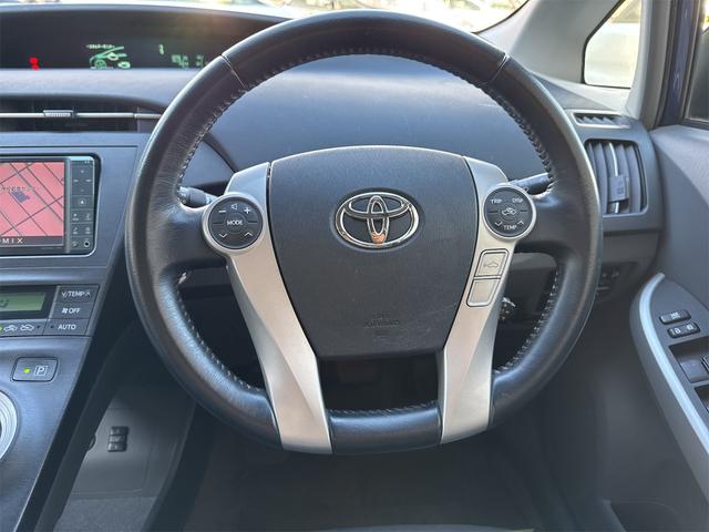 プリウス Gツーリングセレクションレザーパッケージ ETC バックカメラ ナビ TV オートクルーズコントロール 衝突被害軽減システム アルミホイール LEDヘッドランプ ヘッドライトウォッシャー スマートキー 電動格納ミラー CVT 盗難防止システム(3枚目)