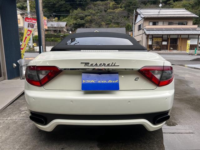 グランカブリオ スポーツ ★グランカブリオ スポーツ★カーボンファイバーインテリアパネル★フロントパークセンサー★ブラックレザーシート★エレクトリックパーキングブレーキ★クルーズコントロール★純正AW20インチ★キーレス(8枚目)