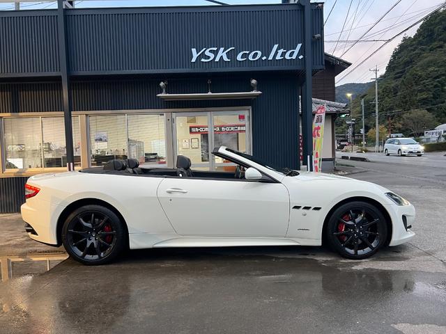 グランカブリオ スポーツ ★グランカブリオ スポーツ★カーボンファイバーインテリアパネル★フロントパークセンサー★ブラックレザーシート★エレクトリックパーキングブレーキ★クルーズコントロール★純正AW20インチ★キーレス(12枚目)