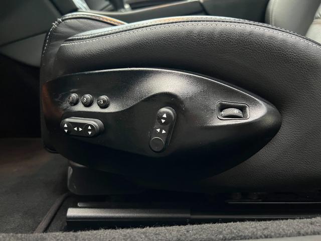 グランカブリオ スポーツ ★グランカブリオ スポーツ★カーボンファイバーインテリアパネル★フロントパークセンサー★ブラックレザーシート★エレクトリックパーキングブレーキ★クルーズコントロール★純正AW20インチ★キーレス(20枚目)