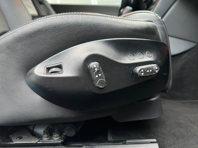 グランカブリオ スポーツ ★グランカブリオ スポーツ★カーボンファイバーインテリアパネル★フロントパークセンサー★ブラックレザーシート★エレクトリックパーキングブレーキ★クルーズコントロール★純正AW20インチ★キーレス(25枚目)