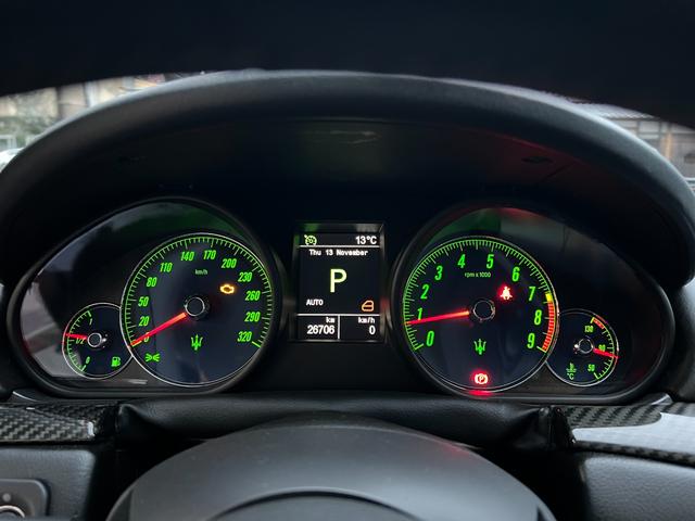 グランカブリオ スポーツ ★グランカブリオ スポーツ★カーボンファイバーインテリアパネル★フロントパークセンサー★ブラックレザーシート★エレクトリックパーキングブレーキ★クルーズコントロール★純正AW20インチ★キーレス(29枚目)