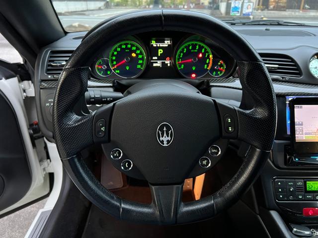 グランカブリオ スポーツ ★グランカブリオ スポーツ★カーボンファイバーインテリアパネル★フロントパークセンサー★ブラックレザーシート★エレクトリックパーキングブレーキ★クルーズコントロール★純正AW20インチ★キーレス(30枚目)