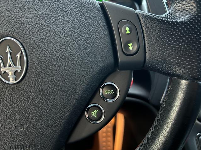 グランカブリオ スポーツ ★グランカブリオ スポーツ★カーボンファイバーインテリアパネル★フロントパークセンサー★ブラックレザーシート★エレクトリックパーキングブレーキ★クルーズコントロール★純正AW20インチ★キーレス(32枚目)